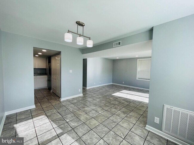 Building Photo - 202 Chesterfield Ln