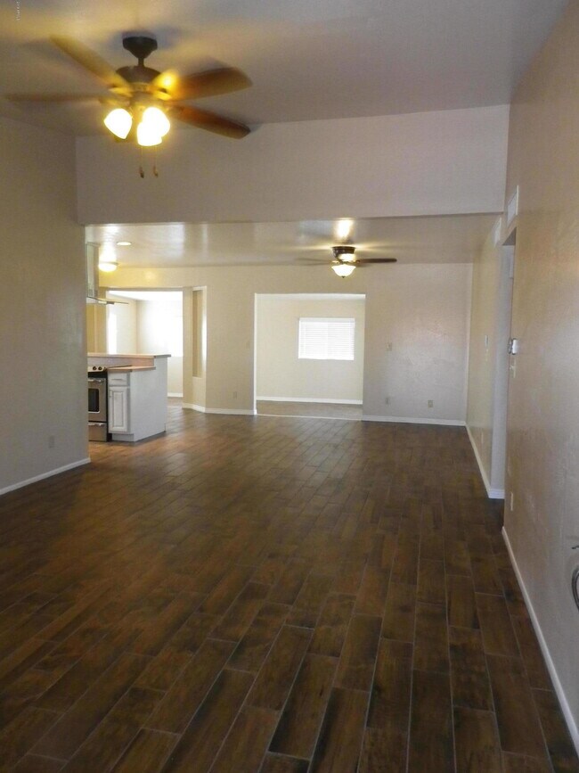 Building Photo - 2216 W Manor St