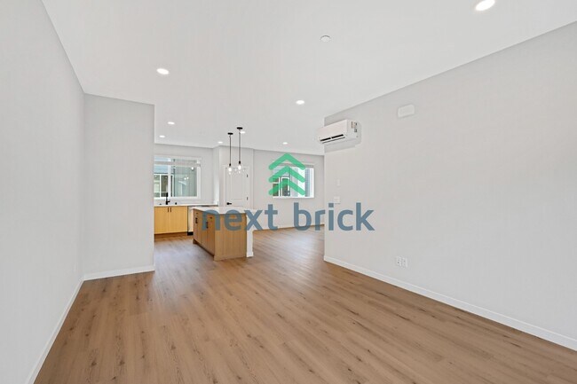 Foto del edificio - 3 BED & 2.5 BATH TOWNHOUSE FOR RENT