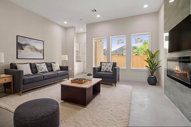 Building Photo - 5117 Schuler St