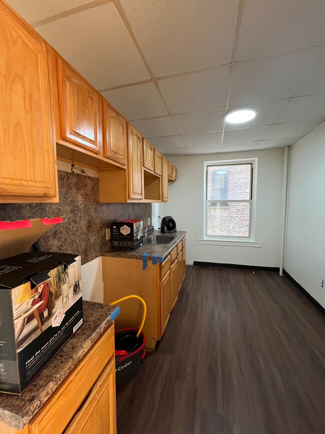 Building Photo - 179 W 48th St