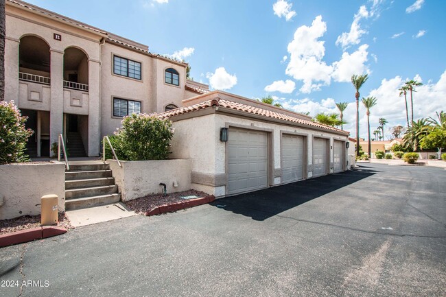 Building Photo - 10080 E Mountainview Lake Dr