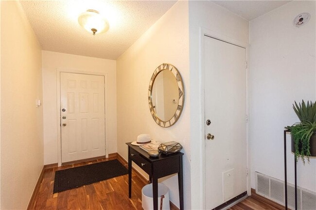 Building Photo - 4802 Summerset Trail