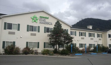 Furnished Studio - Juneau Photo