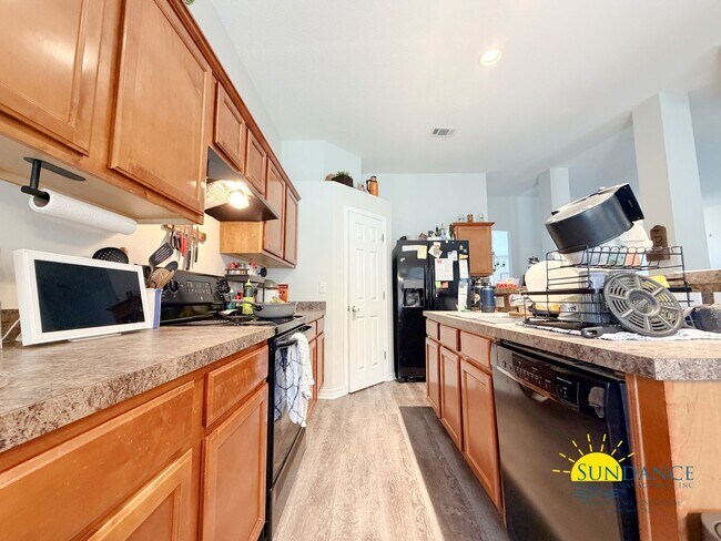 Building Photo - Desirable location & well-maintained 4BR home in Navarre!