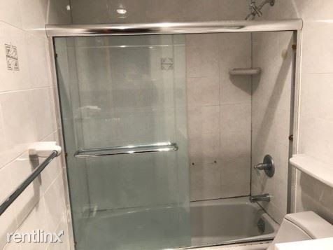 Building Photo - 3 br, 1.5 bath Apartment - 621 Park Ave # B2