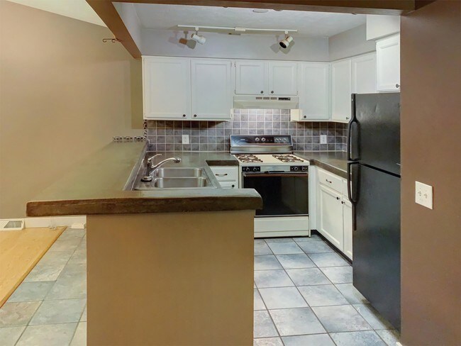 Foto del edificio - 2021 Eastcastle Dr SE