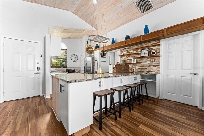 Building Photo - 8601 Cavendish Dr