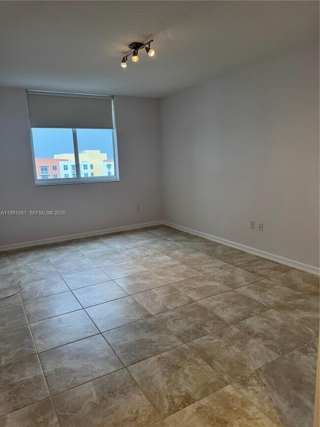 Foto del edificio - 18800 NE 29th Ave