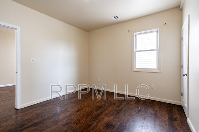 Foto del edificio - 467 Hawthorne Ave