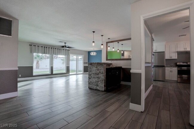 Building Photo - 908 Bonita Ave