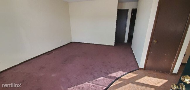 Building Photo - 2 br, 1 bath Apartment - 212 E. MAIN