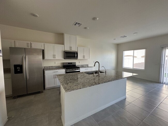 Building Photo - Spacious 4 Bedroom 2.5 Bath Corner Lot Sin...