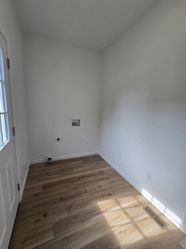 Foto del edificio - 817 E Bowman St