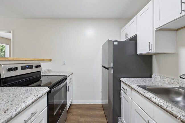 1BR, 1BA - 650SF - Kitchen - 3619 Clarion Avenue