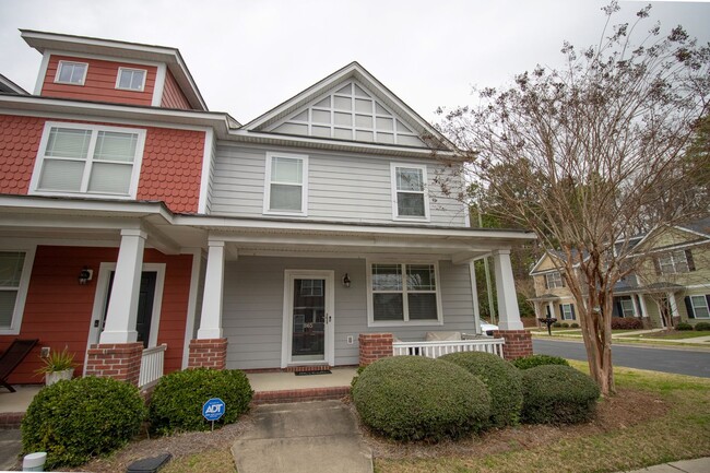 Building Photo - Hampton Forest Three Bedroom townhome clos...