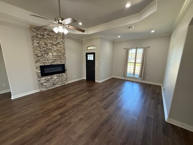 Building Photo - Modern 3-bed/2-bath!