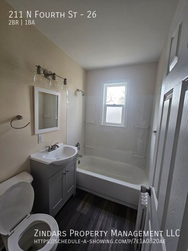 Building Photo - Newly Renovated 2 Bed 1 Bath Apartment in ...