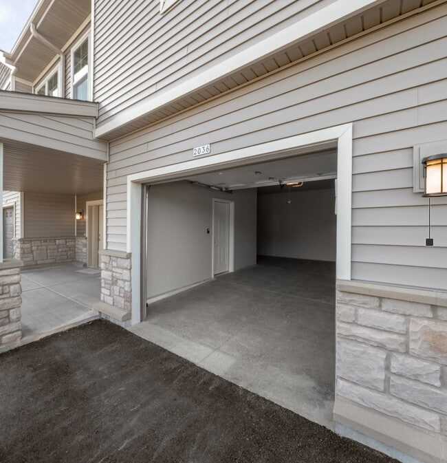 Building Photo - 2416 New Port Vista Dr