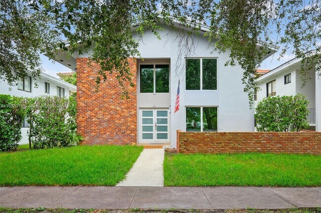 Foto del edificio - 537 Menendez Ave