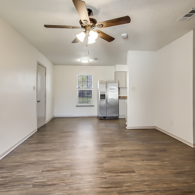 Building Photo - 3BR/1.0BA Single Family - Seagoville