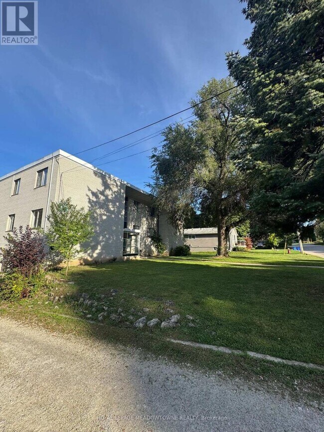 Photo du bâtiment - 8 Cherry St