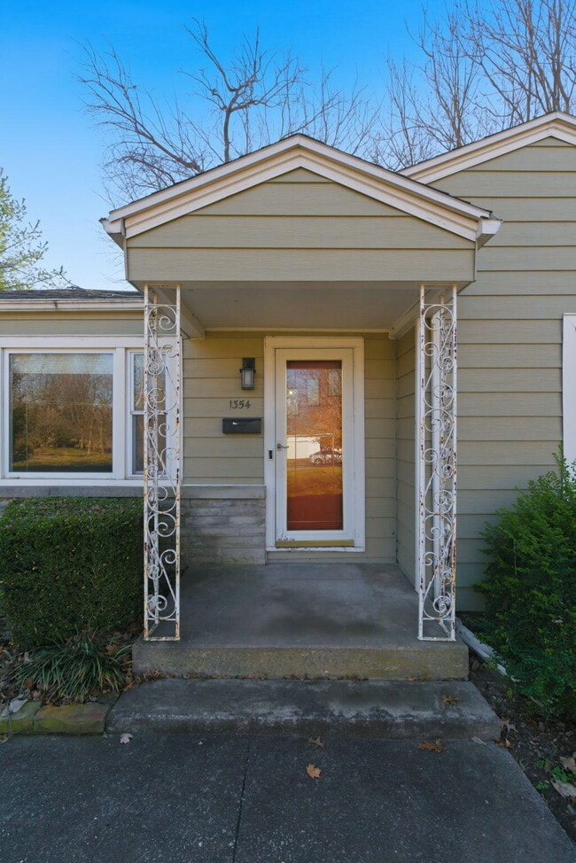 Building Photo - 1354 E Walnut St