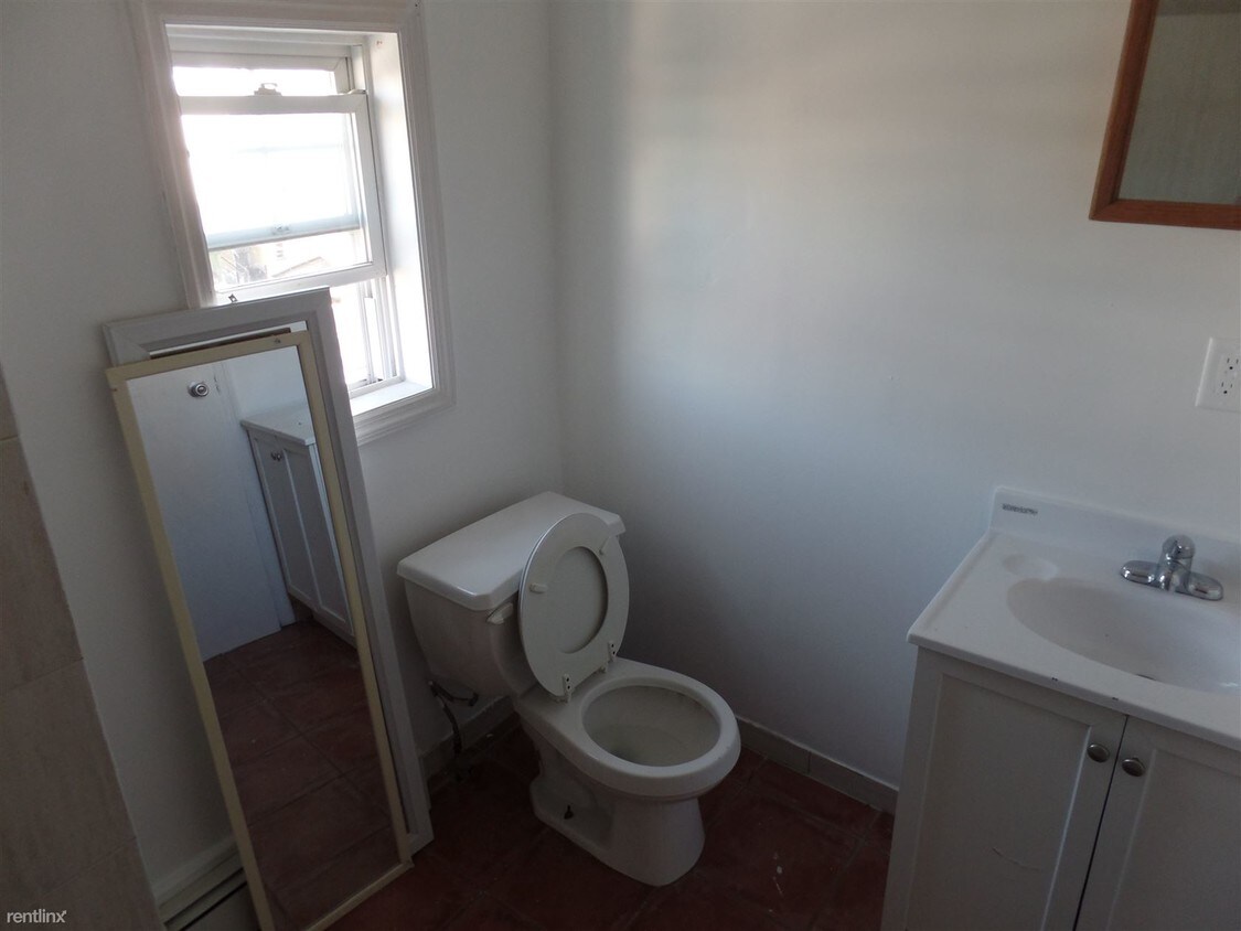 Building Photo - 1 br, 1 bath House - 193 Walnut St Apt 3