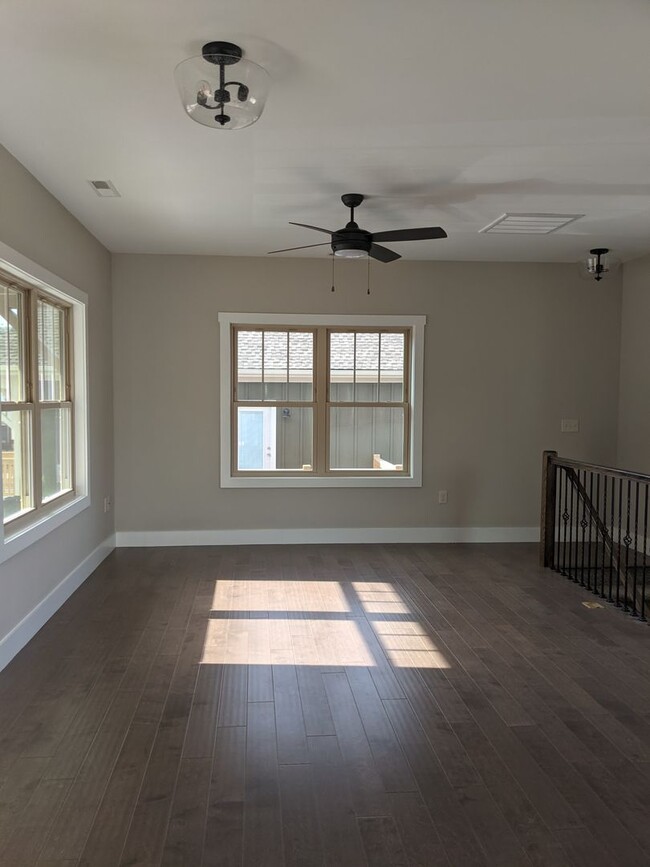 Building Photo - Weaverville Rental!