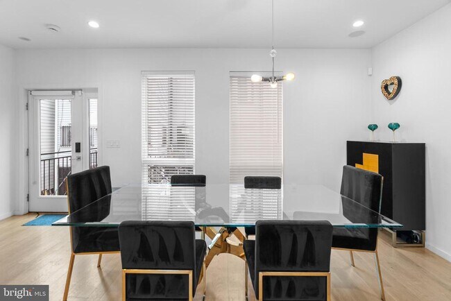 Foto del edificio - 20 Channing St NW