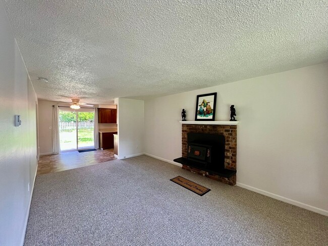 Building Photo - (#738) Duplex Near Squaxin Park - Water/Se...