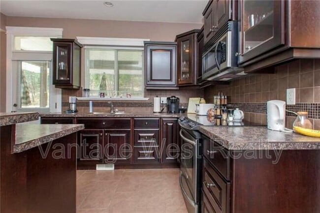 Building Photo - 3083 Lakeview Cove Rd