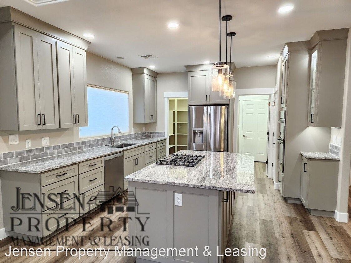 Foto principal - 3 br, 2 bath House - 2281 West Vista CT