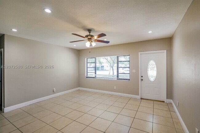 Foto del edificio - 1761 NE 170th St