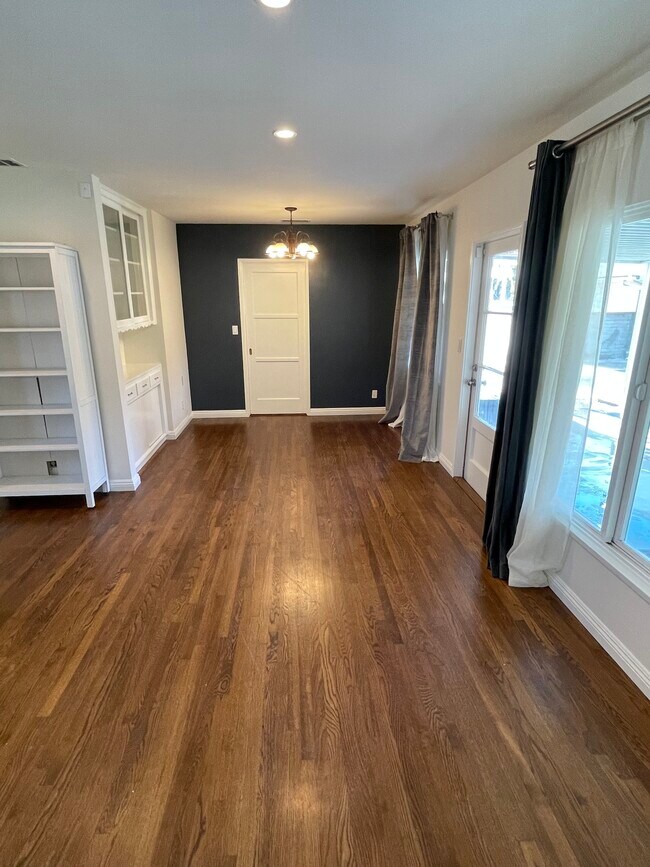 Dining Room - 2060 Crestlake Ave