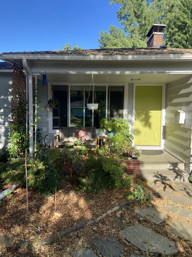 front porch area - 4243 SE 80th Ave