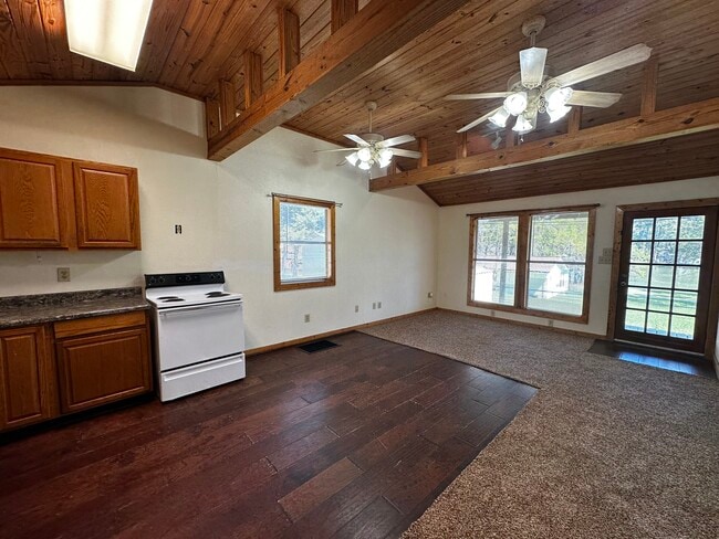 Building Photo - 1453 Chapparal Rd