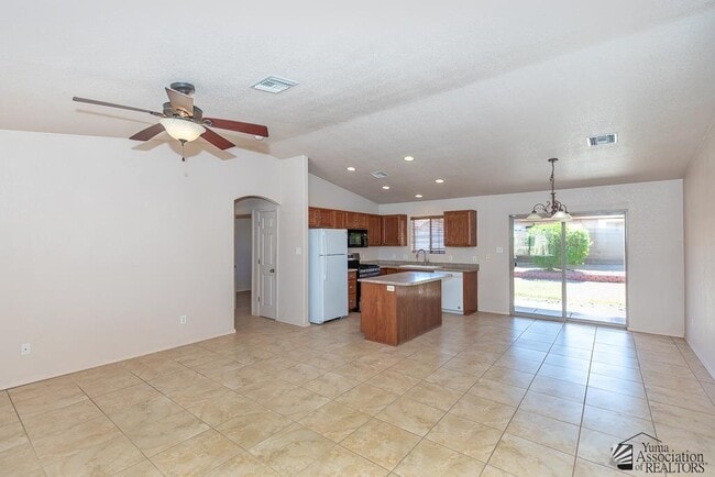 Foto del edificio - 11149 E 26th St