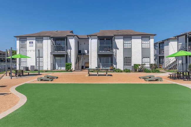 Área de servicios al aire libre - Gables at Richmond Apartments