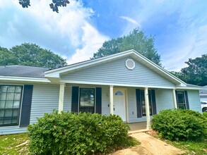 Building Photo - 9730 Trailwood Dr S