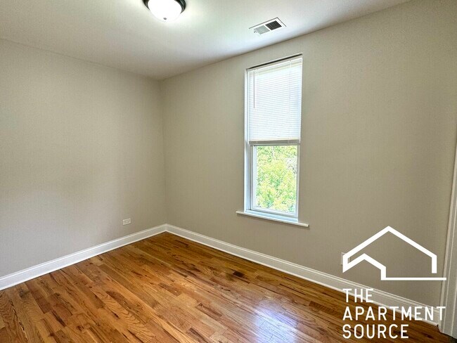 Foto del edificio - 3904 W Armitage Ave