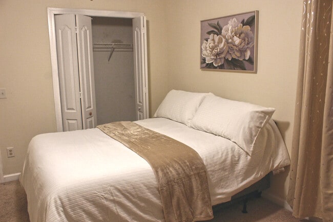 Foto del edificio - 353 Southgate Dr