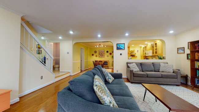 Building Photo - 1635 S Hayes St