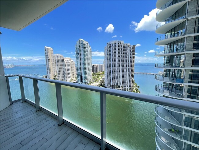 Foto del edificio - 300 S Biscayne Blvd