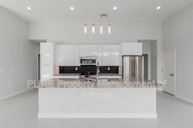 Foto del edificio - 4501 E Campbell Ave