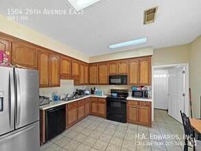 Building Photo - 1504 26th Ave E