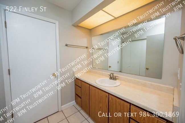 Photo - 522 Finley St- House