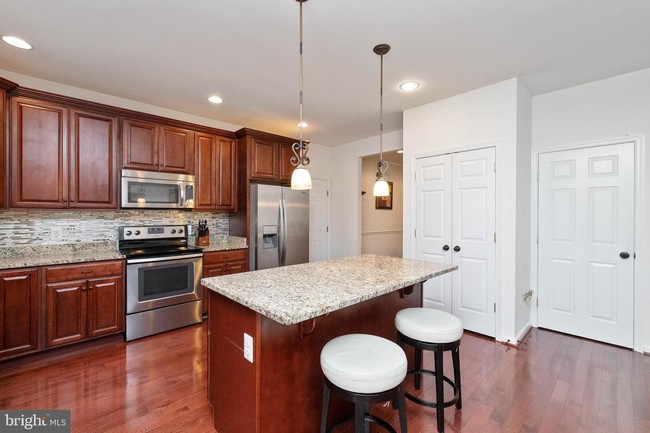 Building Photo - 619 Cypress Ln