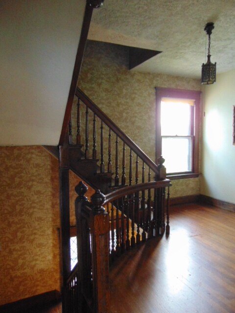Primary Photo - 427 Edgewood Ave