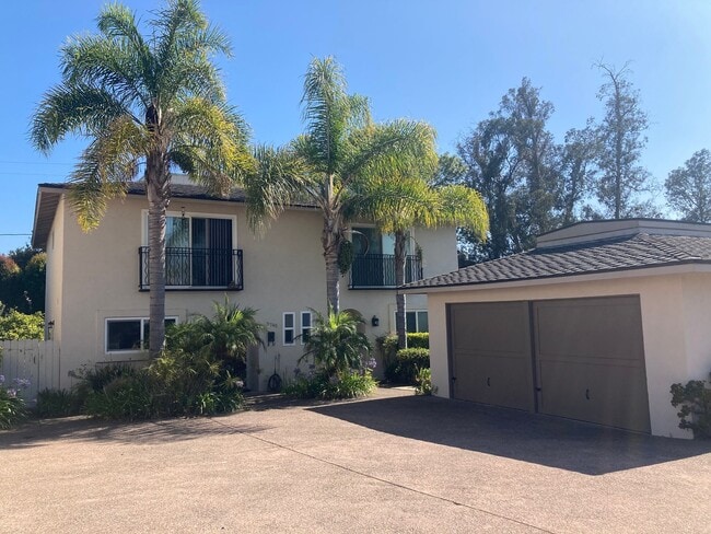 Building Photo - Beautiful Hidden Valley 3 Bedroom, 2.5 Bat...